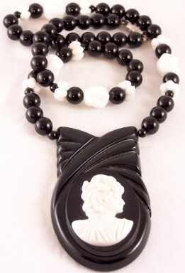 BN35 blk bakelite cameo necklace